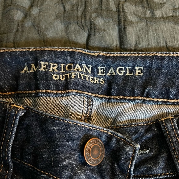 Like New Womans AE Jeans - Picture 4 of 7